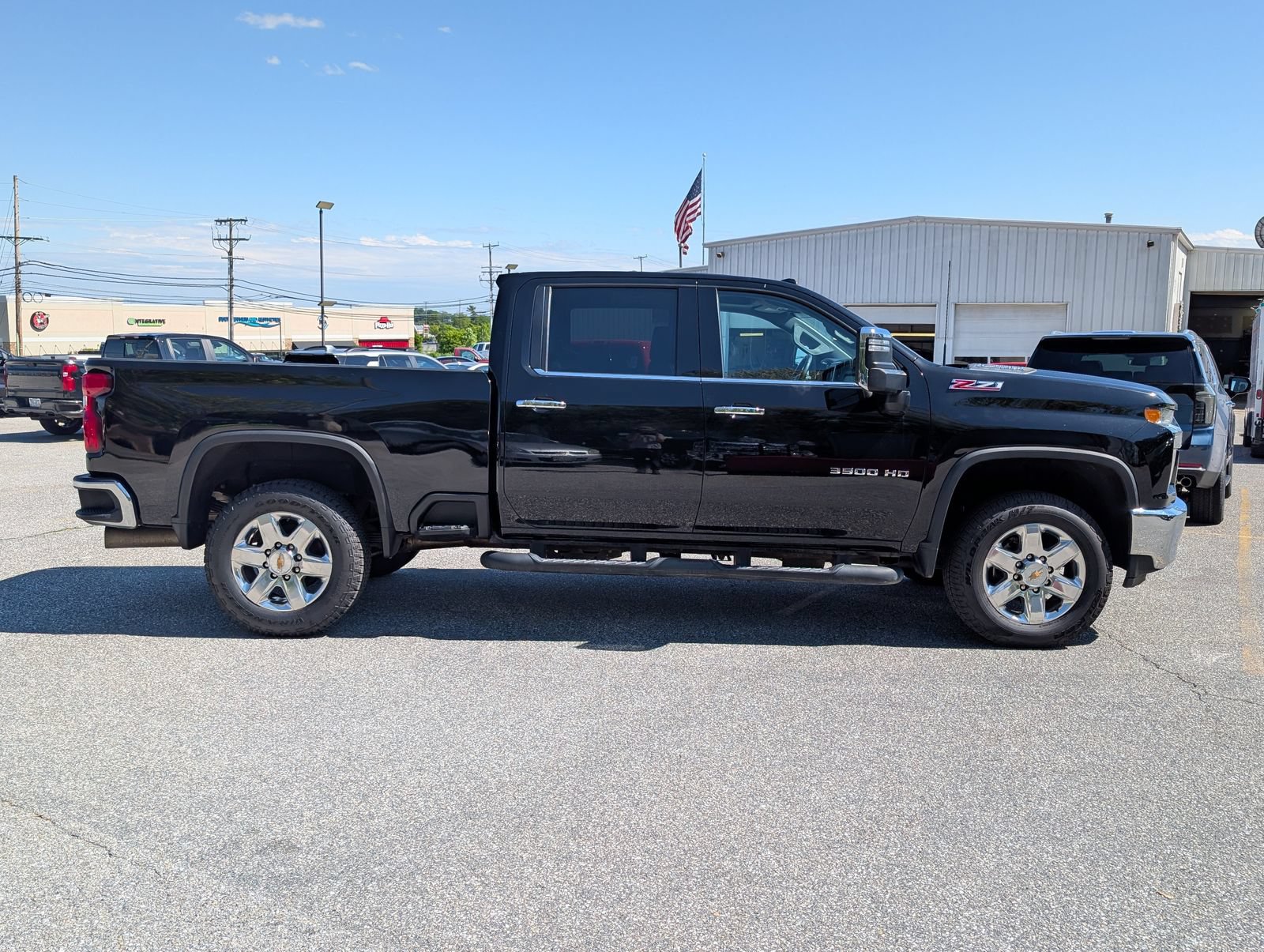 Used 2023 Chevrolet Silverado 3500 LTZ AWD/4WD image 2
