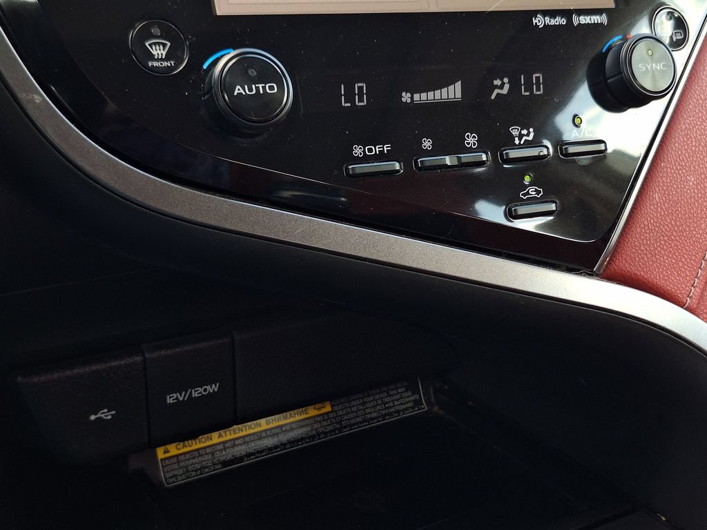 Used 2020 Toyota Camry XSE FWD image 23