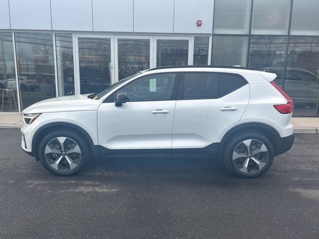 Certified 2025 Volvo XC40 B5 Plus AWD/4WD video 2