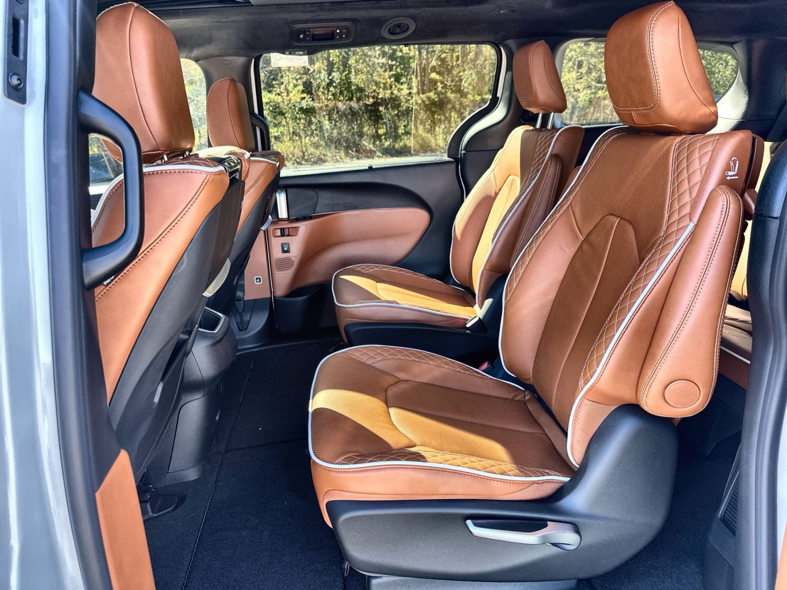 New 2026 Chrysler Pacifica Pinnacle FWD image 25