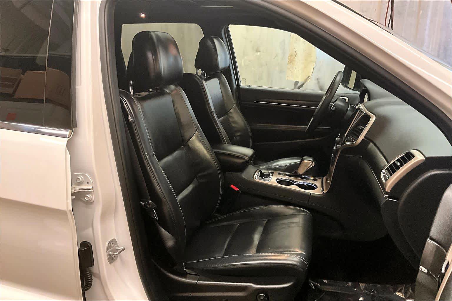 Used 2017 Jeep Grand Cherokee Limited AWD/4WD image 9
