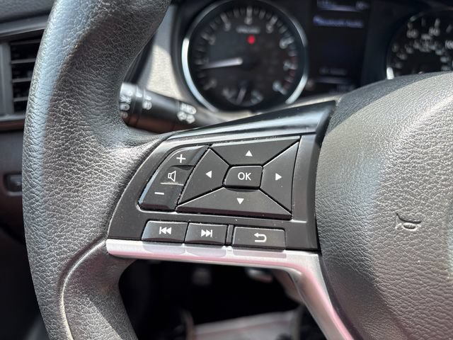 Used 2017 Nissan Rogue SV AWD/4WD image 11