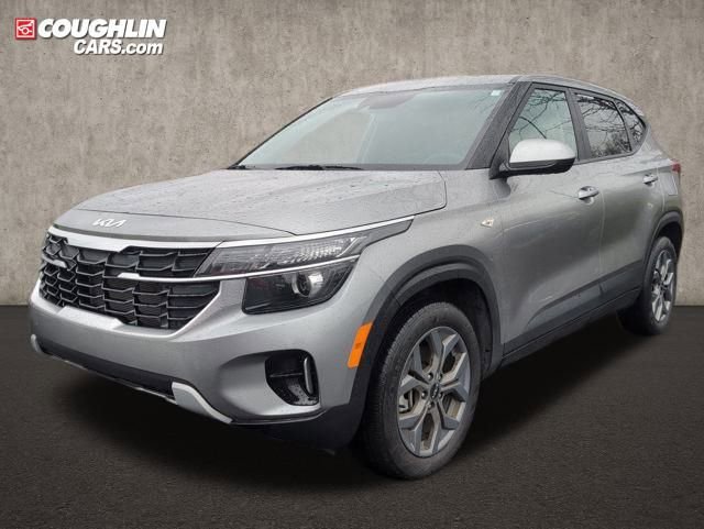 Used 2024 Kia Seltos LX image 3