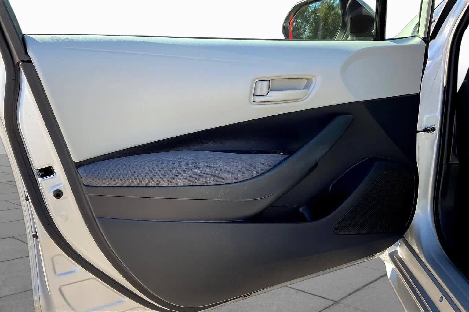 Used 2023 Toyota Corolla LE w/ LE Convenience Package FWD image 21