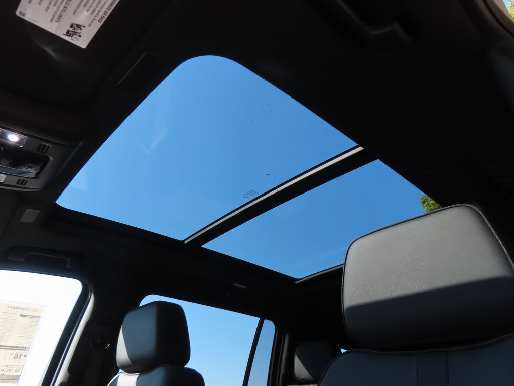 New 2026 Chevrolet Suburban RST w/ RST Capability Package image 7