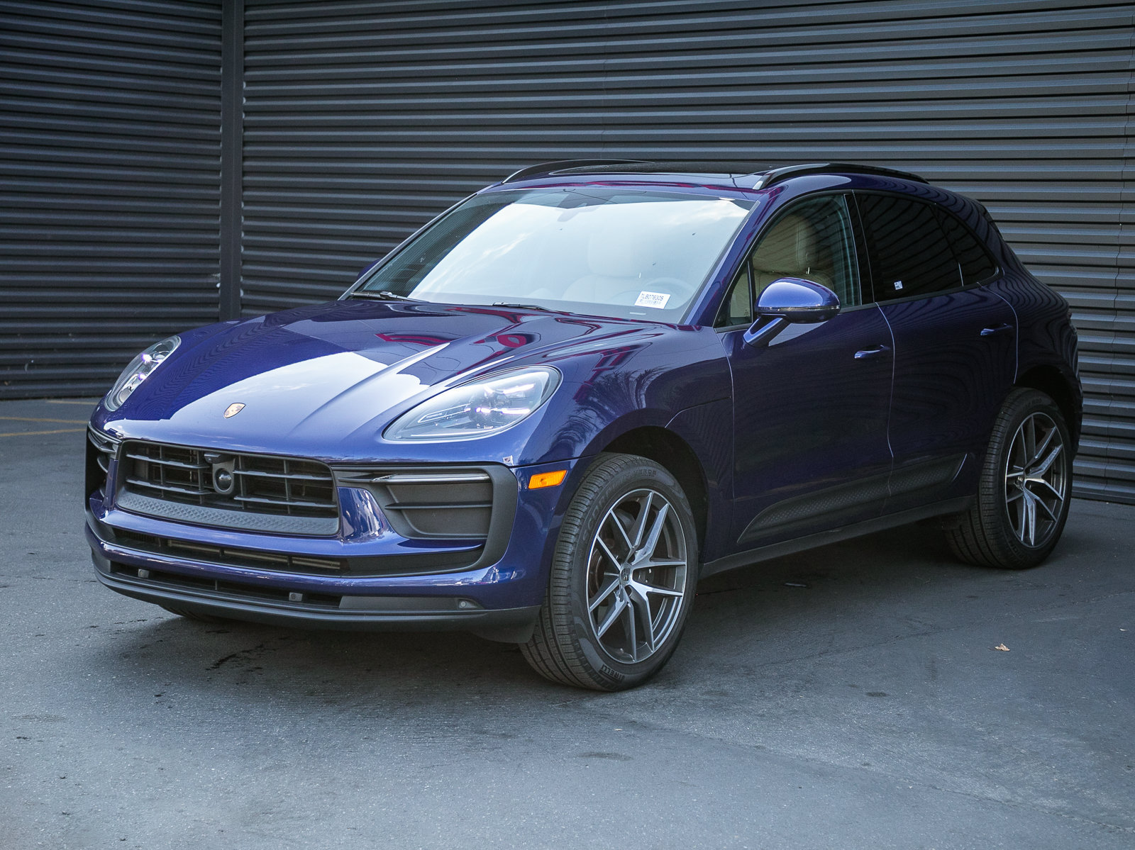 Certified 2026 Porsche Macan AWD/4WD image 1