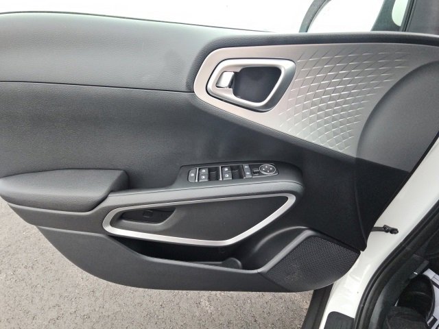 New 2025 Kia Soul LX w/ LX Technology Package image 18