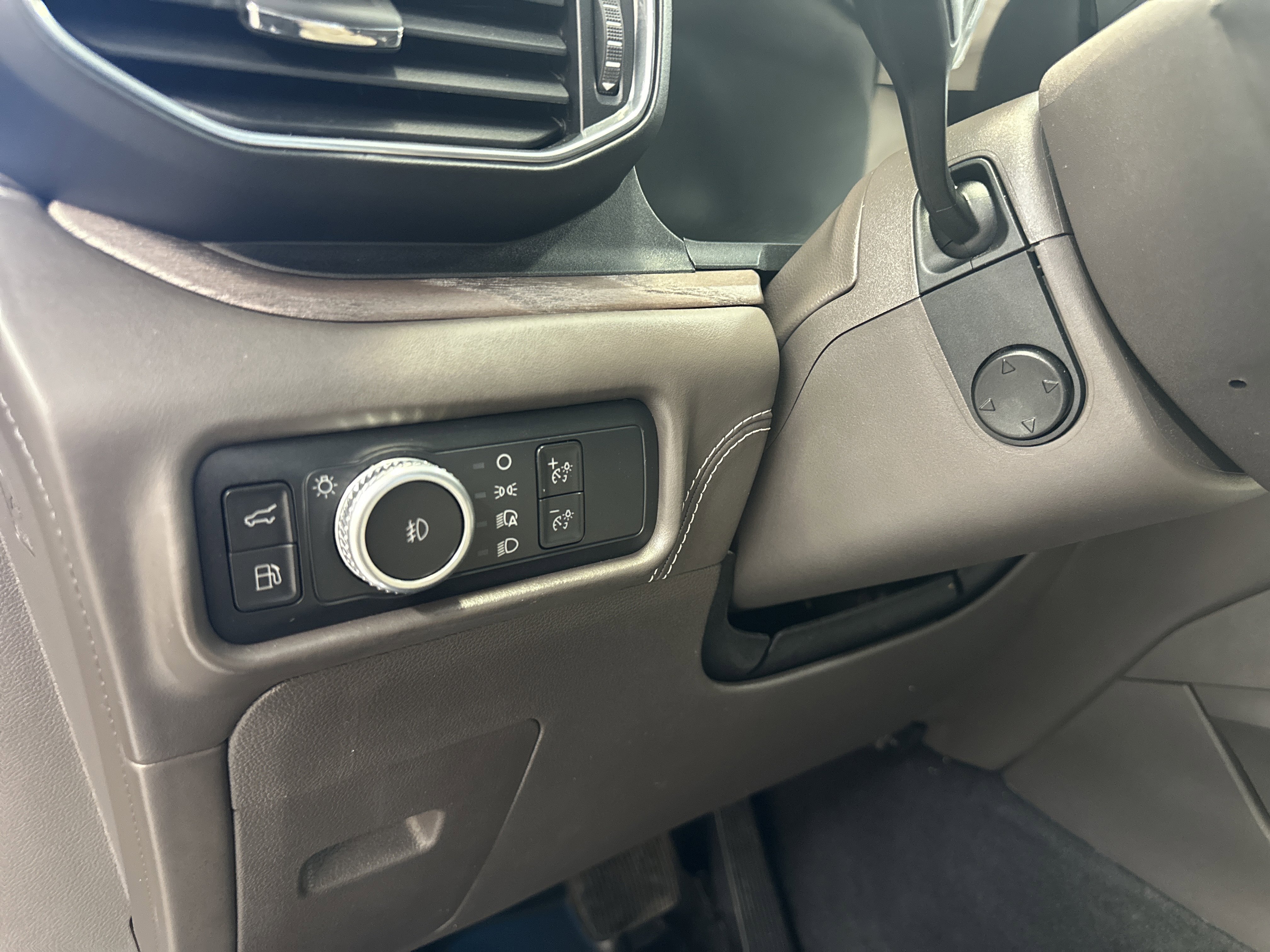 Used 2022 Ford Explorer Platinum w/ Technology Package image 24