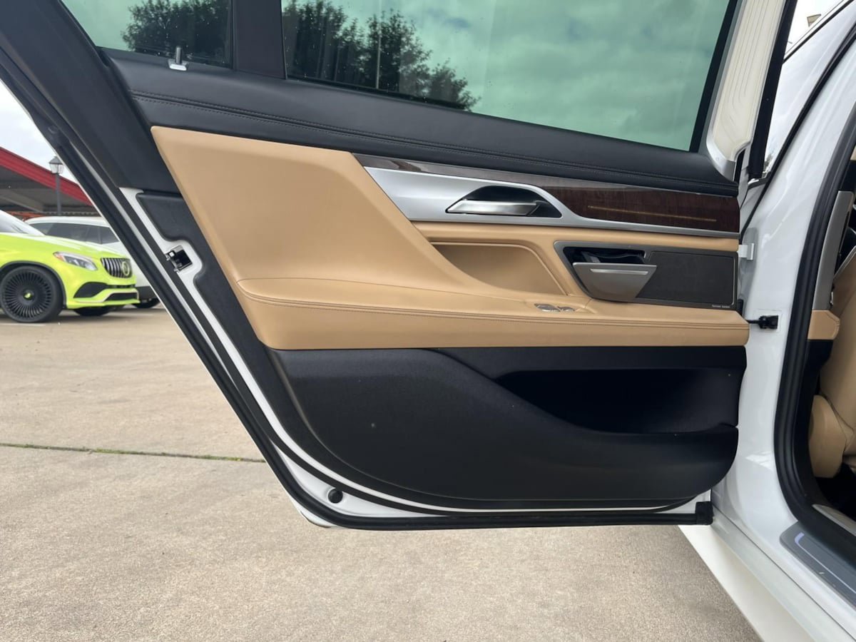 Used 2016 BMW 750i RWD image 28