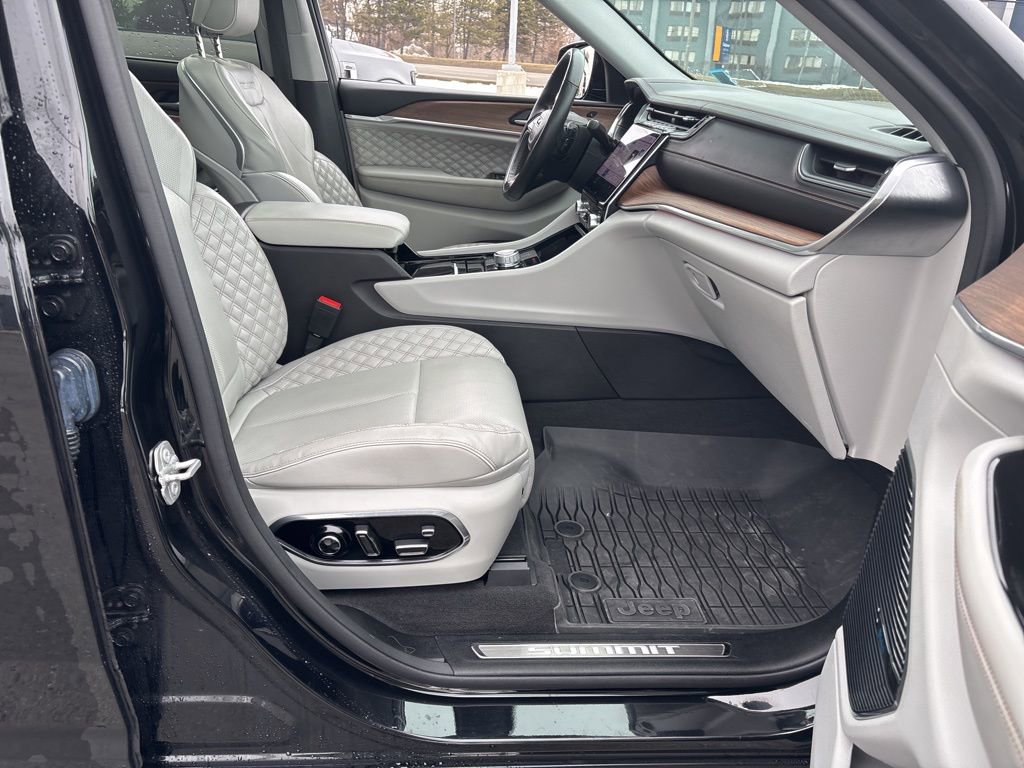 Used 2021 Jeep Grand Cherokee L Summit w/ Luxury Tech Group V image 36