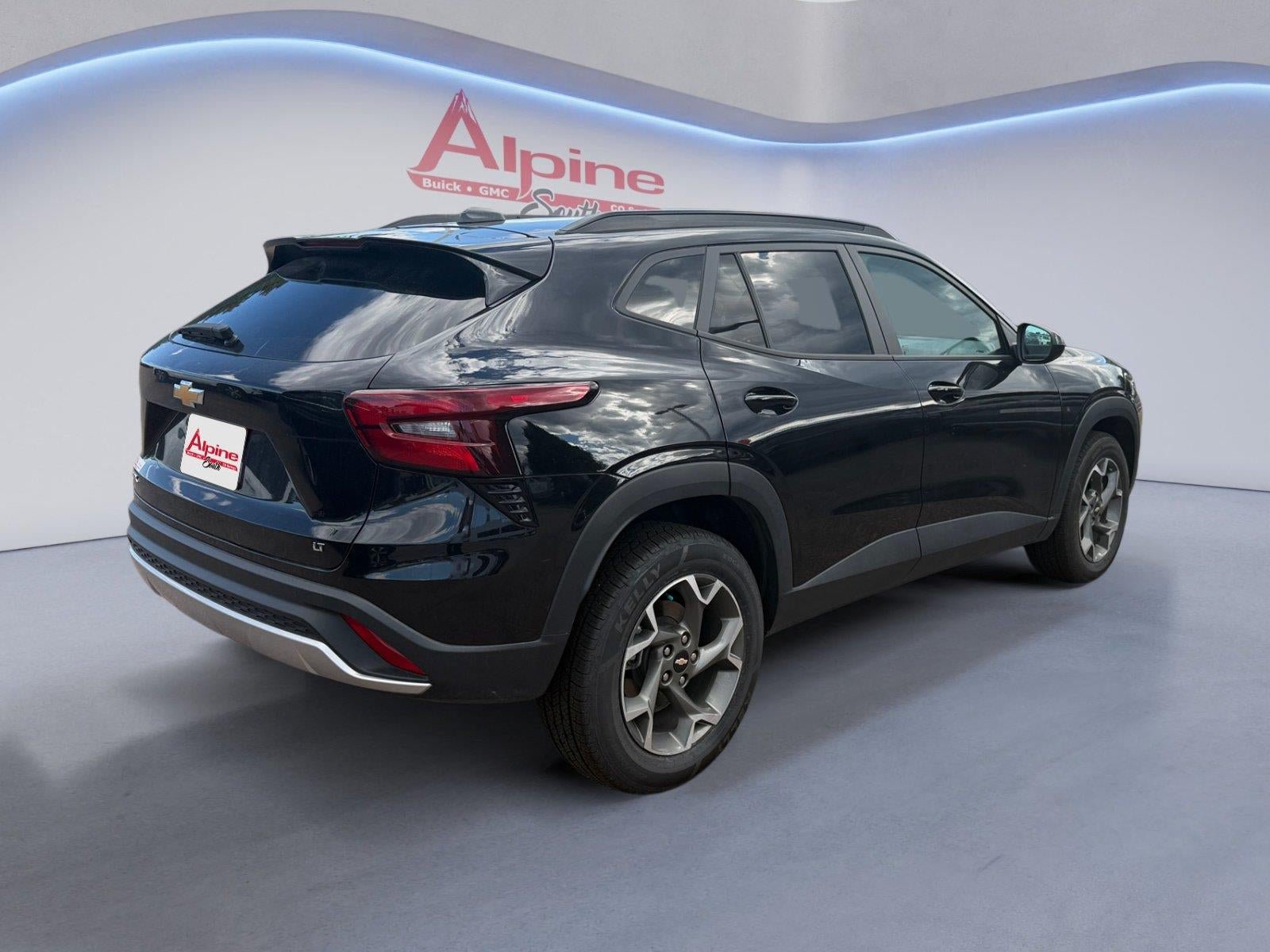 Certified 2025 Chevrolet Trax LT w/ LT Convenience Package FWD image 5
