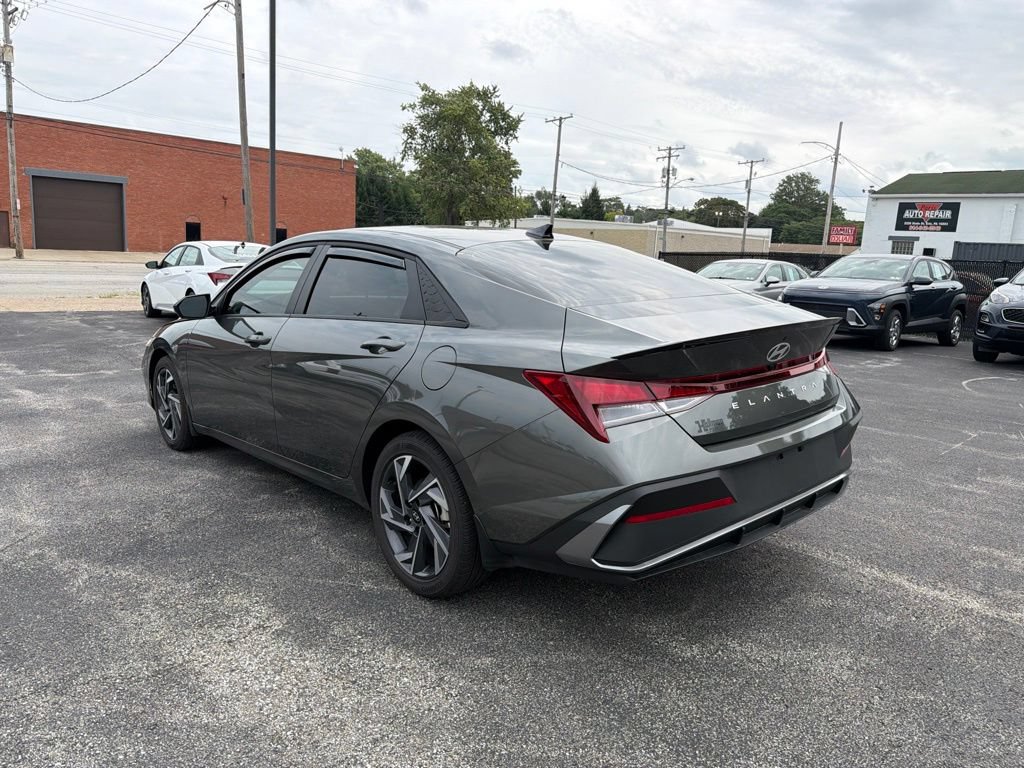 Used 2025 Hyundai Elantra Sport FWD image 5