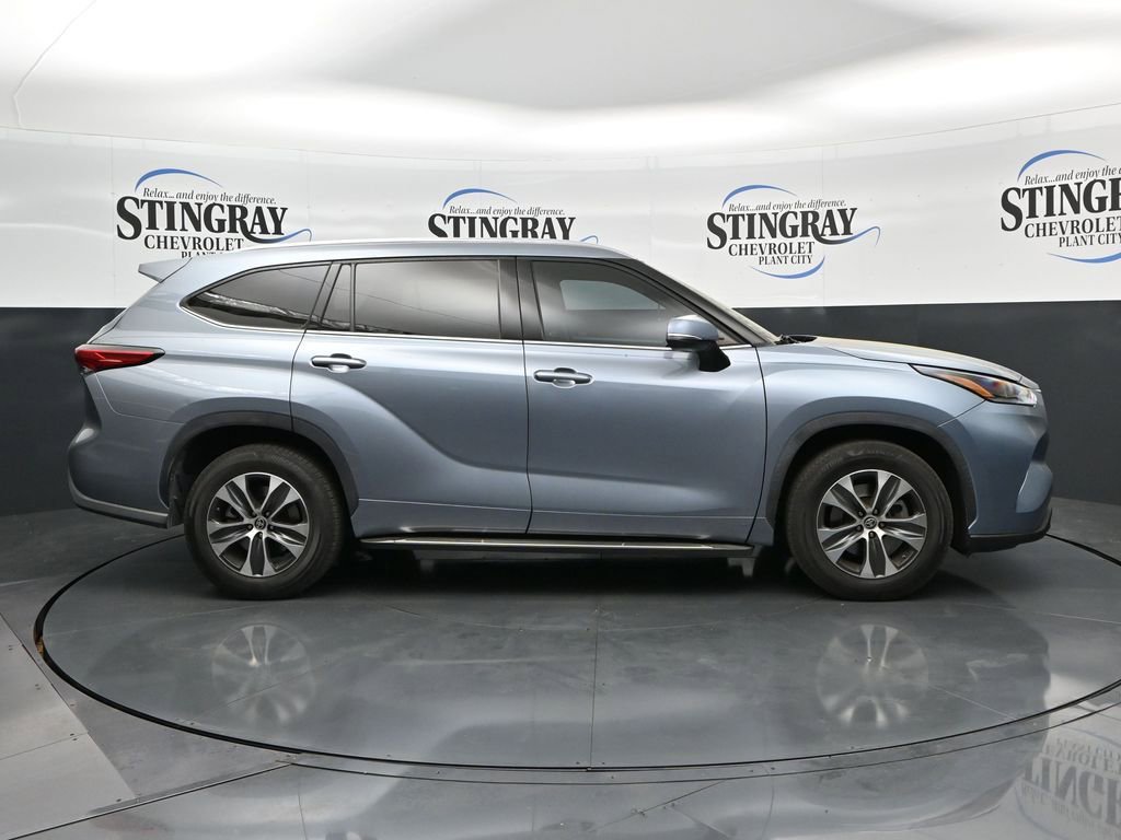 Used 2021 Toyota Highlander XLE image 8