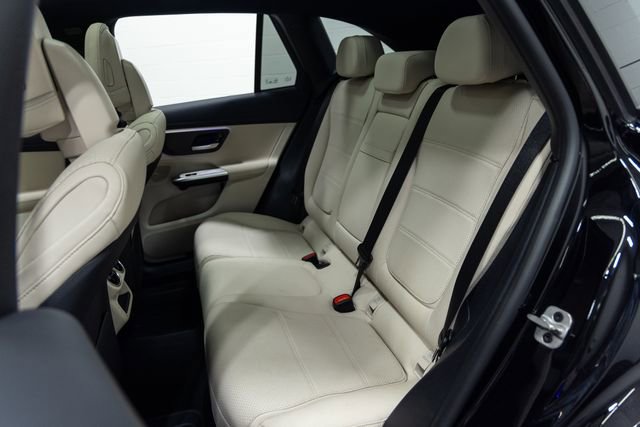 Used 2024 Mercedes-Benz GLC 300 4MATIC image 23