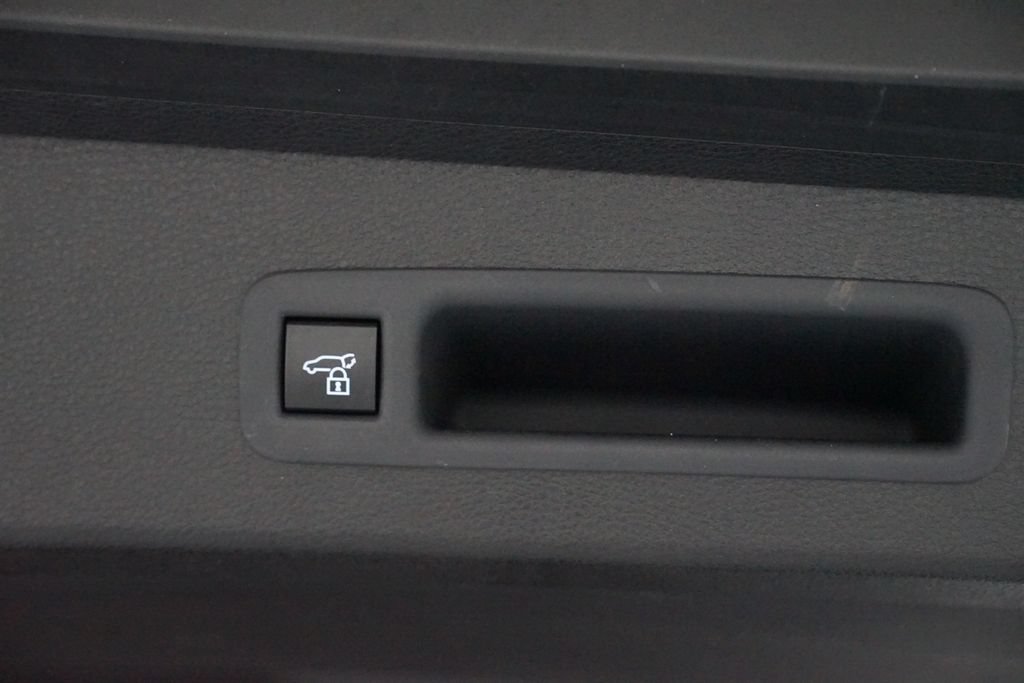 Certified 2025 Toyota Sienna XLE FWD image 36