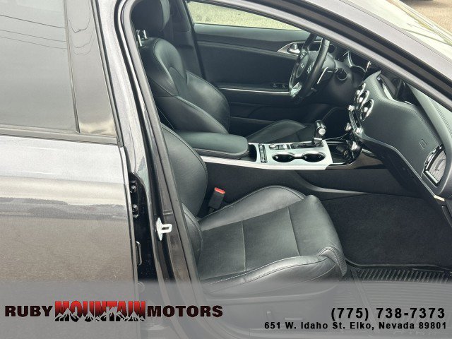 Used 2022 Kia Stinger GT1 AWD/4WD image 28