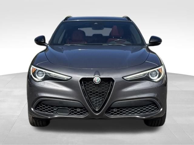 Used 2022 Alfa Romeo Stelvio Veloce AWD/4WD image 2
