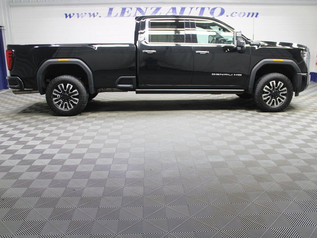 Used 2024 GMC Sierra 2500 Denali w/ Technology Package image 2