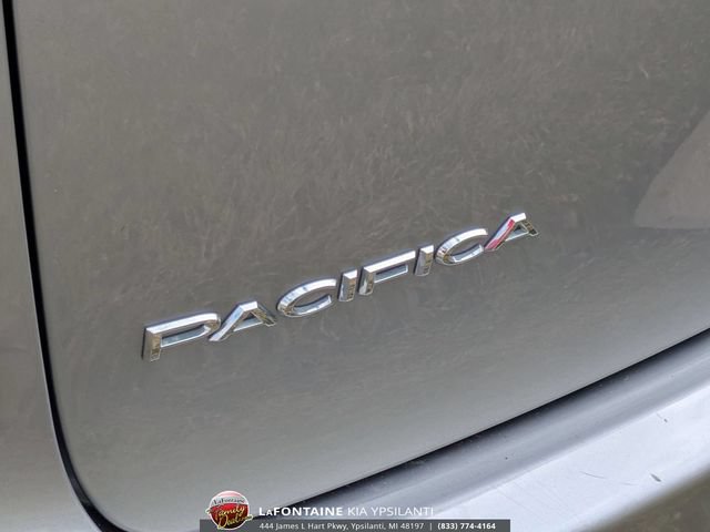 Used 2021 Chrysler Pacifica Limited AWD/4WD image 10