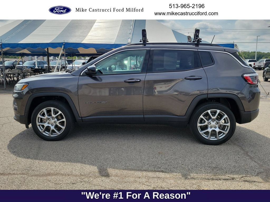 Used 2022 Jeep Compass Latitude w/ Sun and Sound Group AWD/4WD image 2
