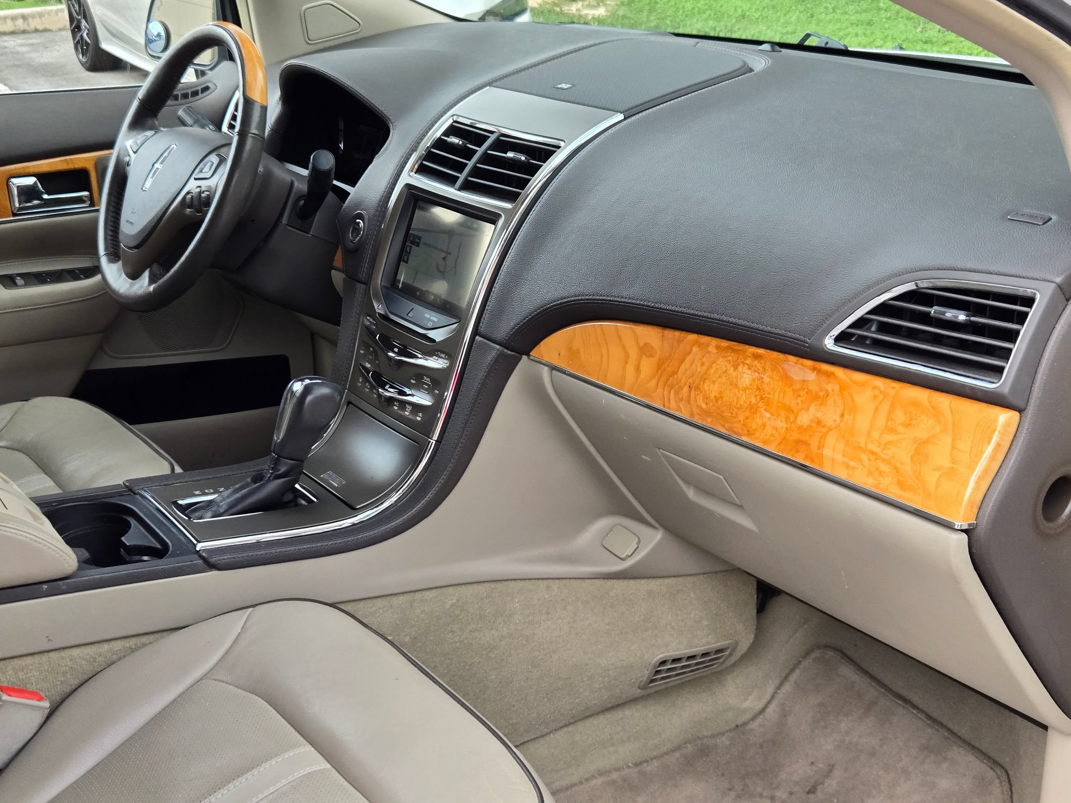 Used 2012 Lincoln MKX FWD image 29