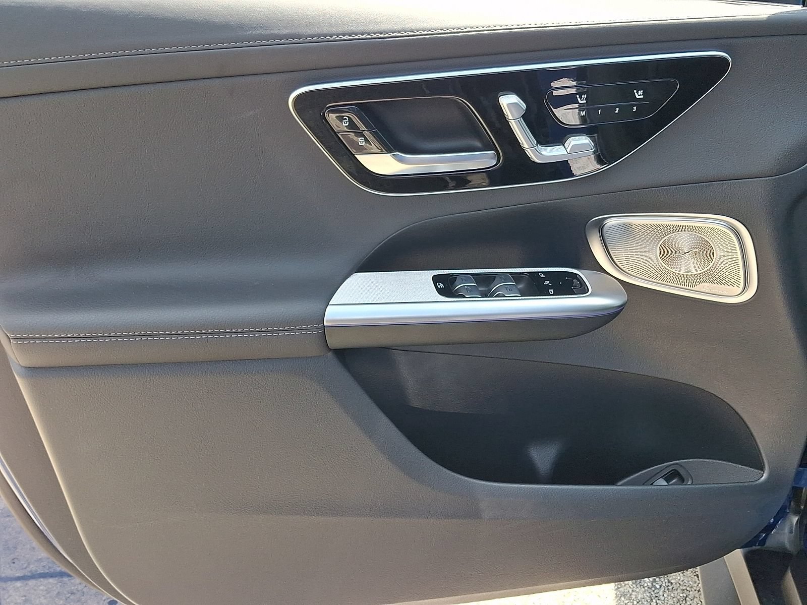 Used 2025 Mercedes-Benz GLC 300 4MATIC image 12