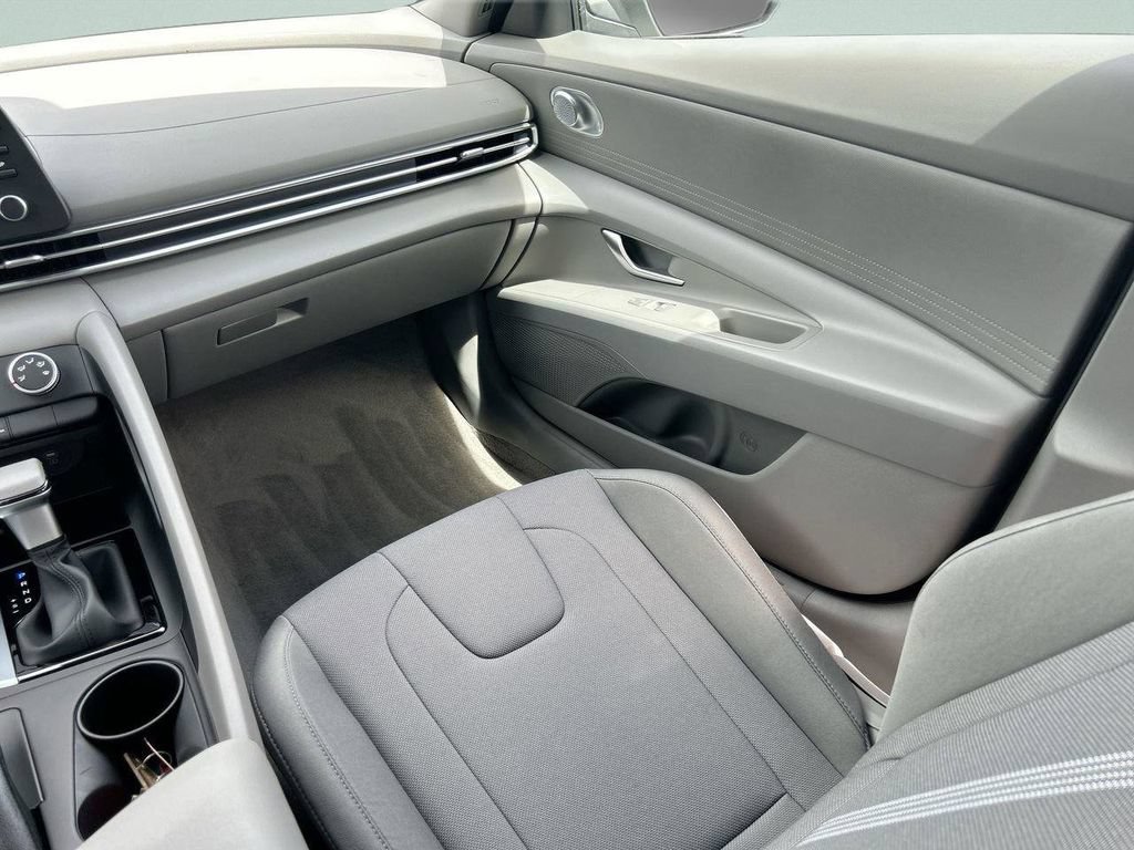 New 2026 Hyundai Elantra SE FWD image 20