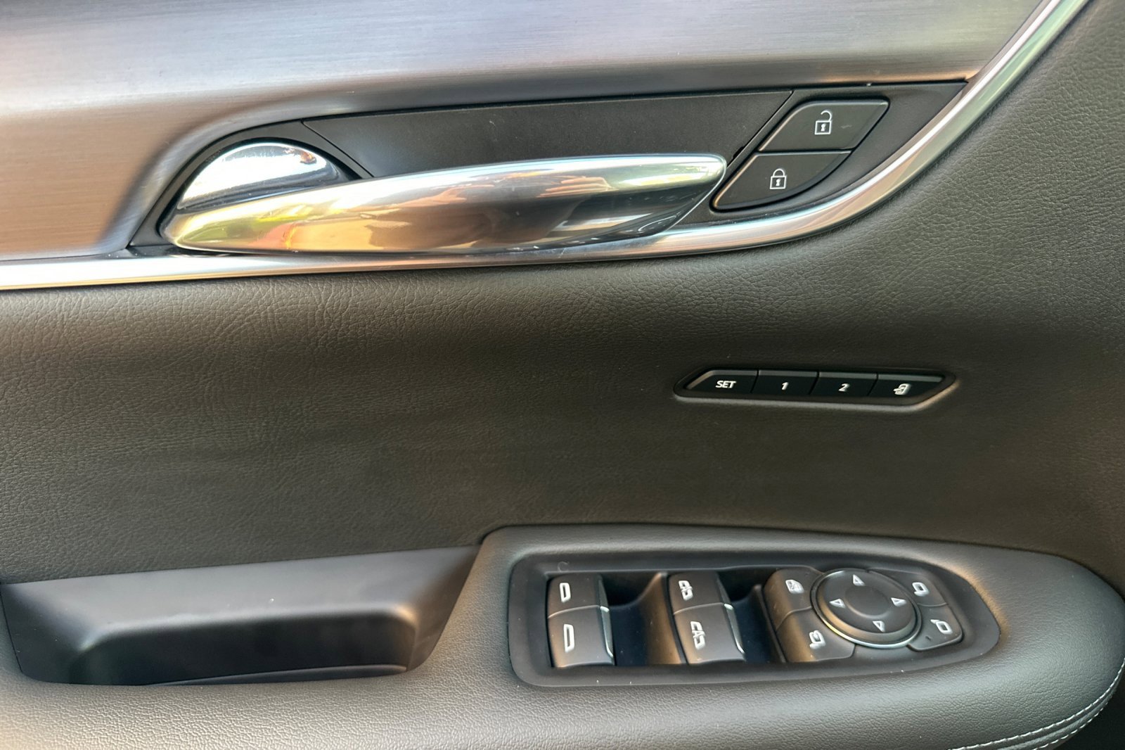 Used 2025 Cadillac XT6 Luxury image 11