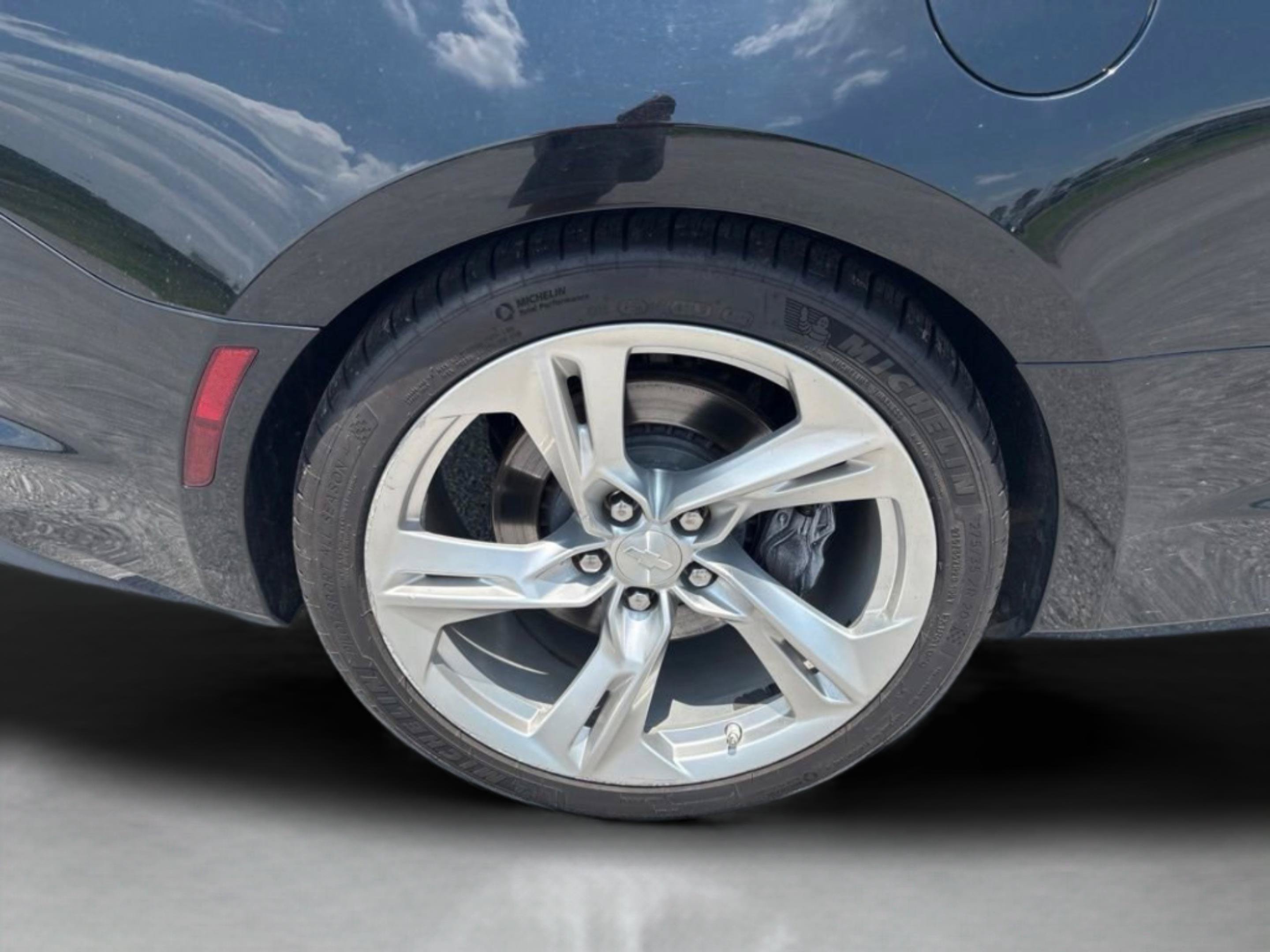 Used 2019 Chevrolet Camaro SS RWD image 34