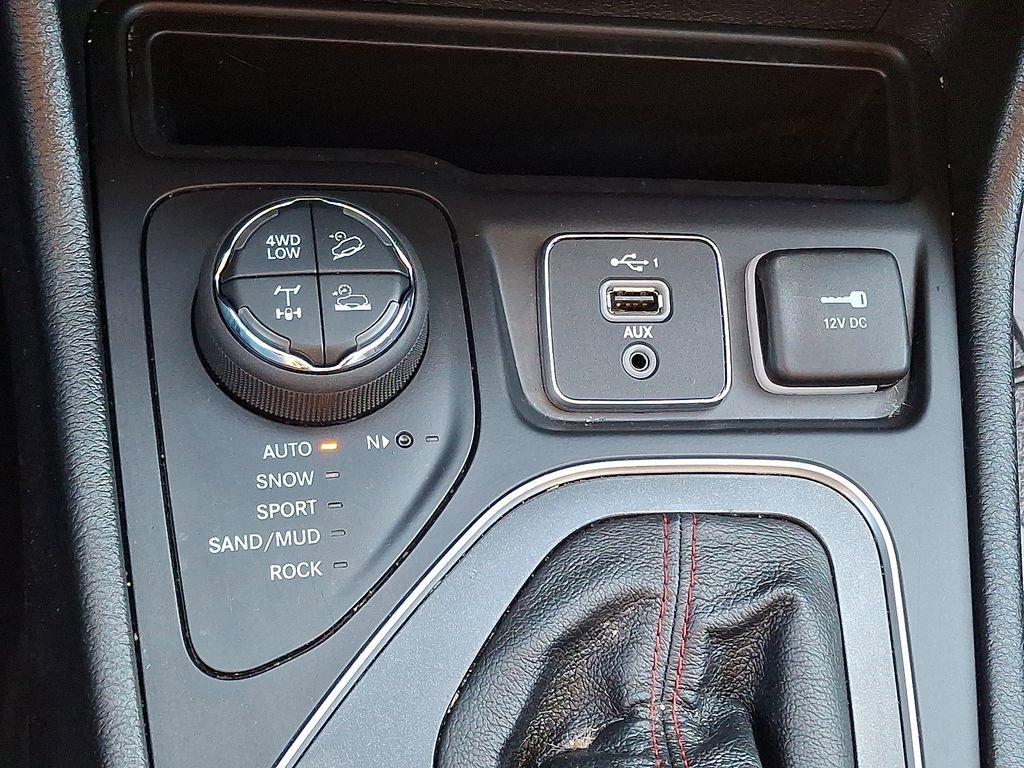 Used 2021 Jeep Cherokee Trailhawk w/ Premium Leather Package image 23