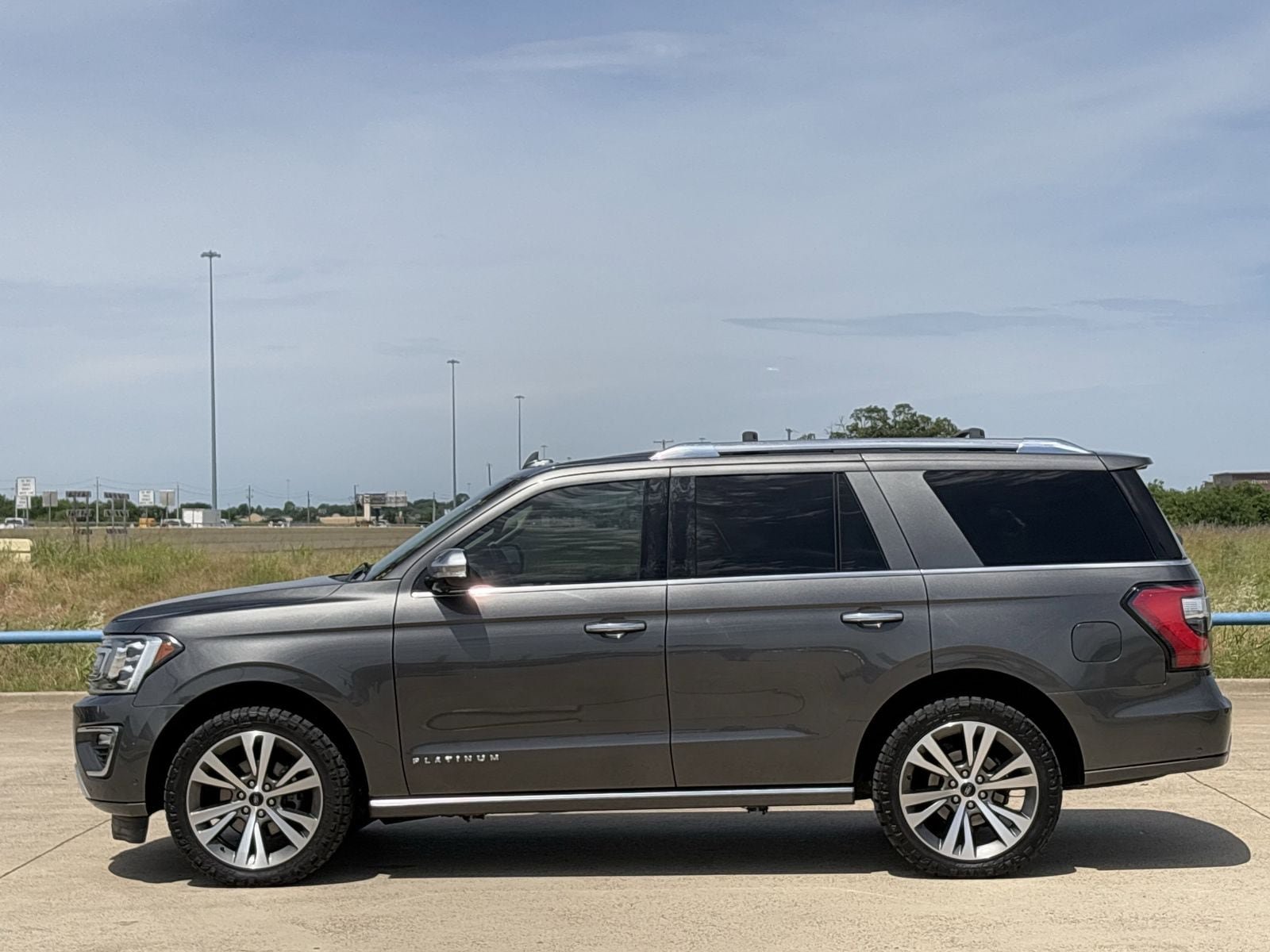 Used 2021 Ford Expedition Platinum AWD/4WD image 3