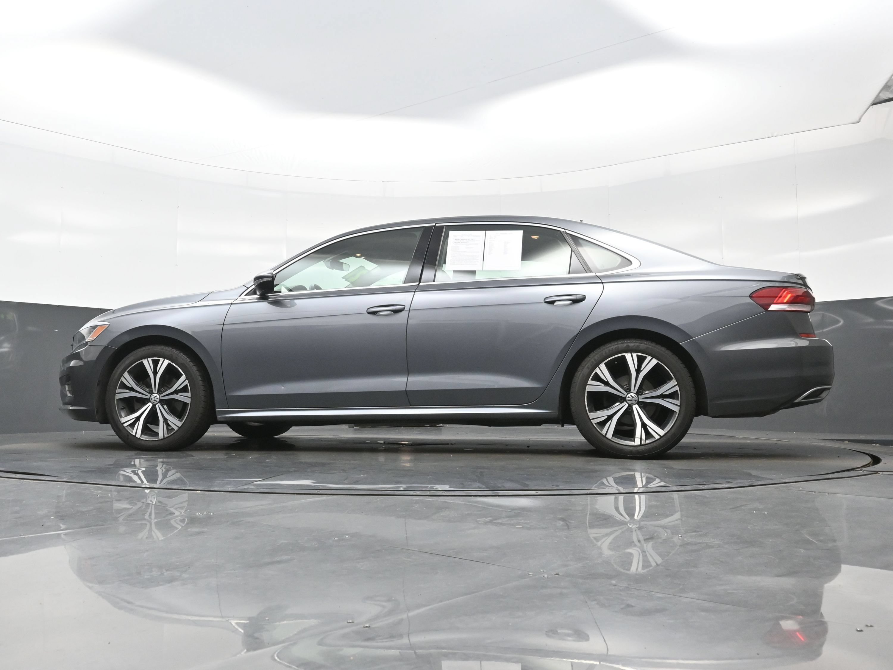 Used 2021 Volkswagen Passat 2.0T SE FWD image 26