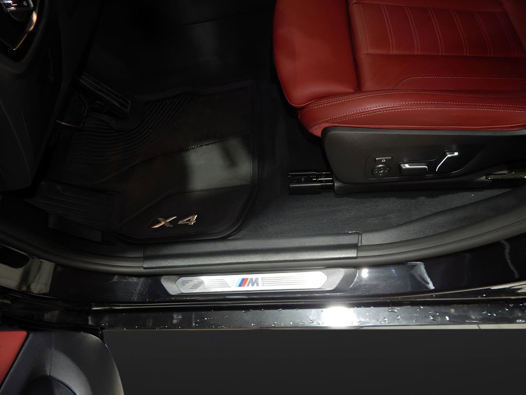 Used 2024 BMW X4 xDrive30i AWD/4WD image 11