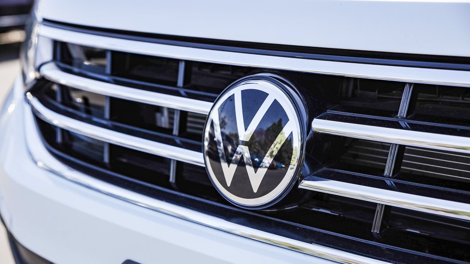 Used 2024 Volkswagen Tiguan SE AWD/4WD image 5