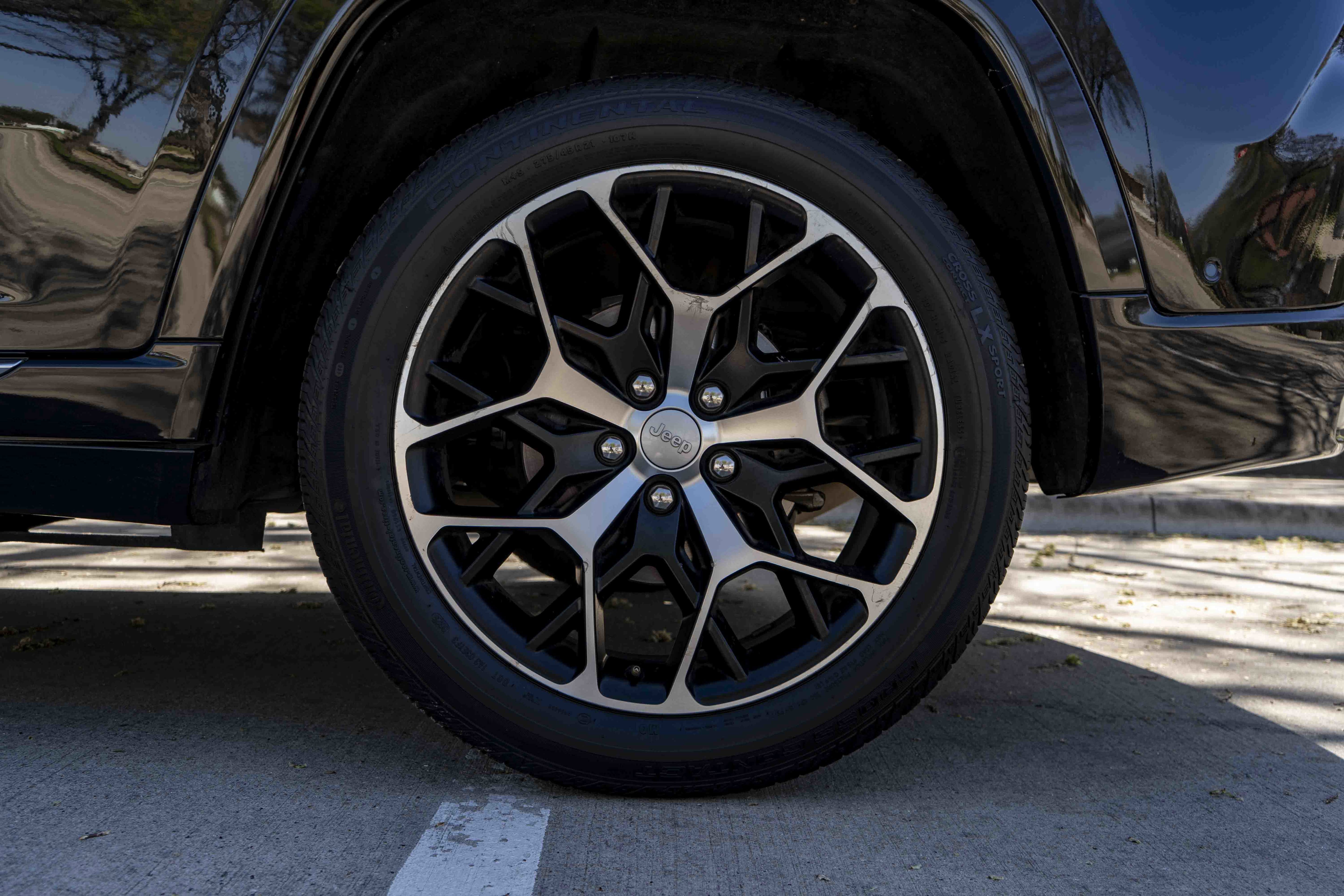 Used 2023 Jeep Grand Cherokee Summit AWD/4WD image 17