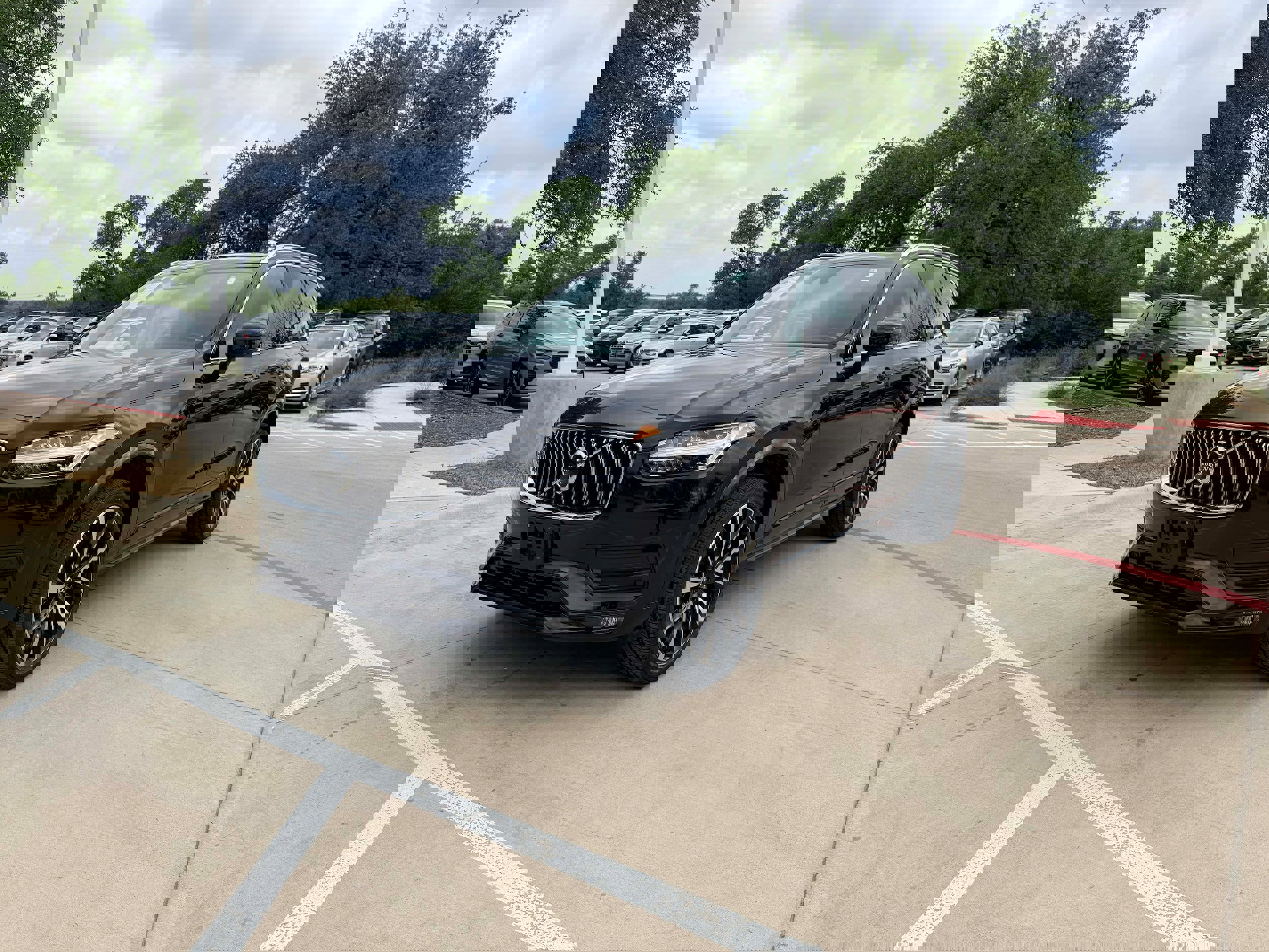 Certified 2022 Volvo XC90 T6 Momentum image 2