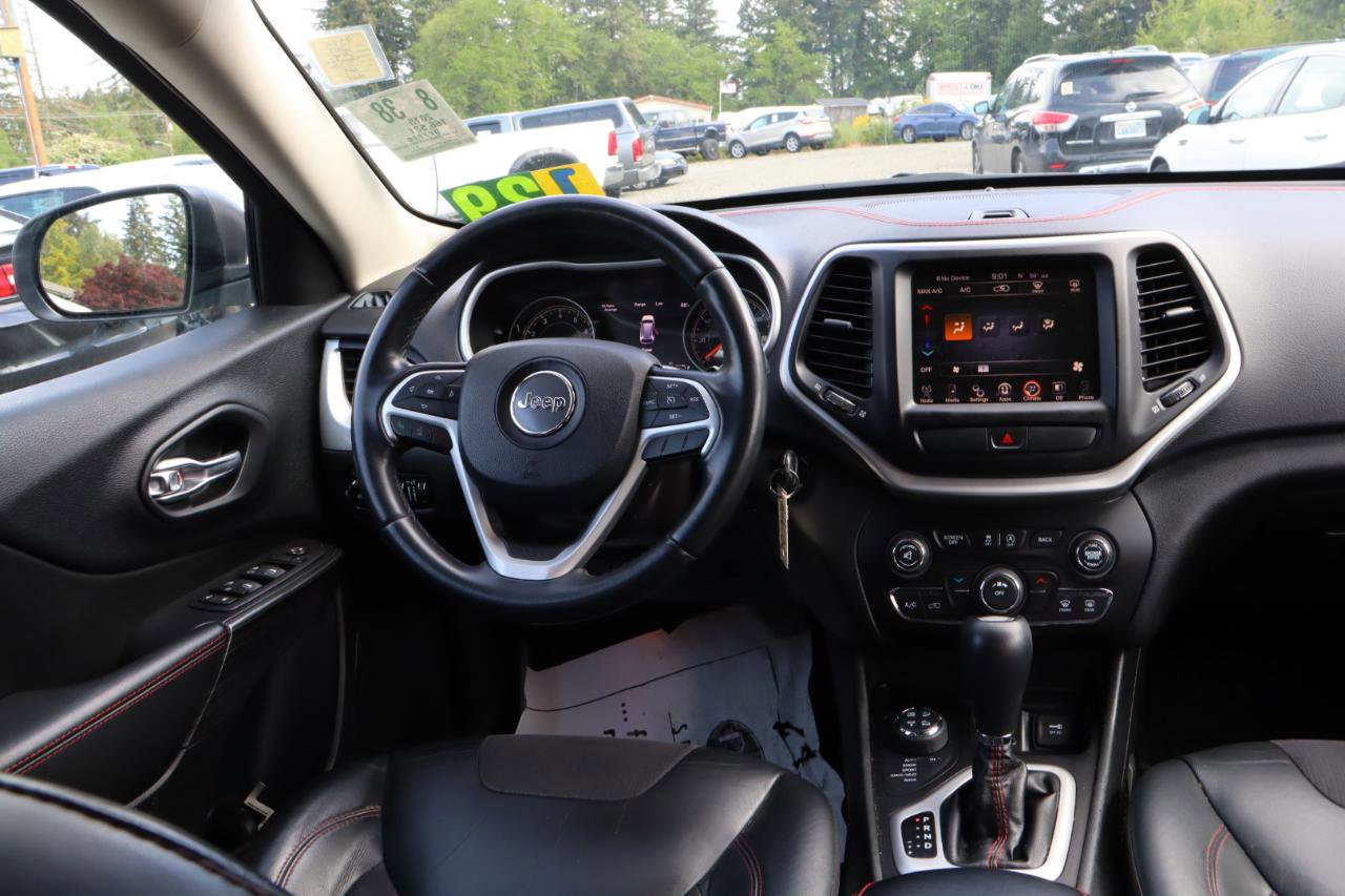 Used 2015 Jeep Cherokee Trailhawk AWD/4WD image 9