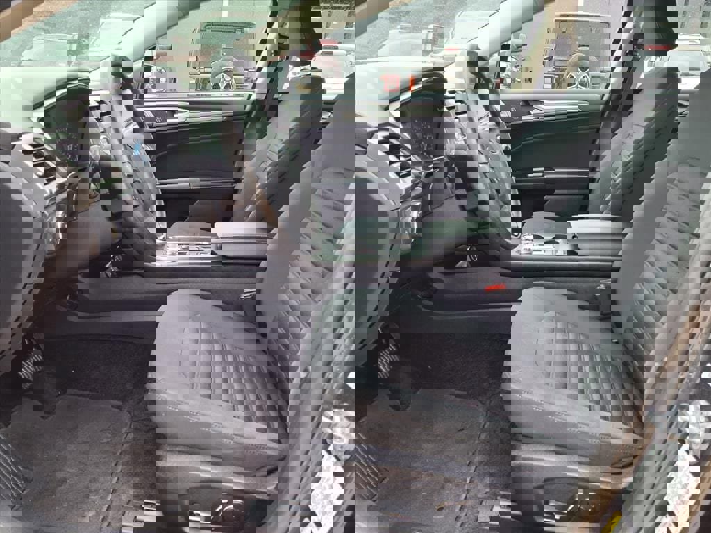 Used 2017 Ford Fusion SE image 14