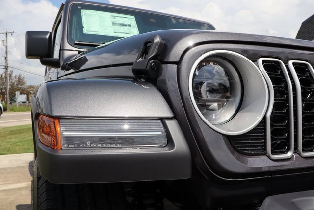 New 2025 Jeep Wrangler Sahara image 4