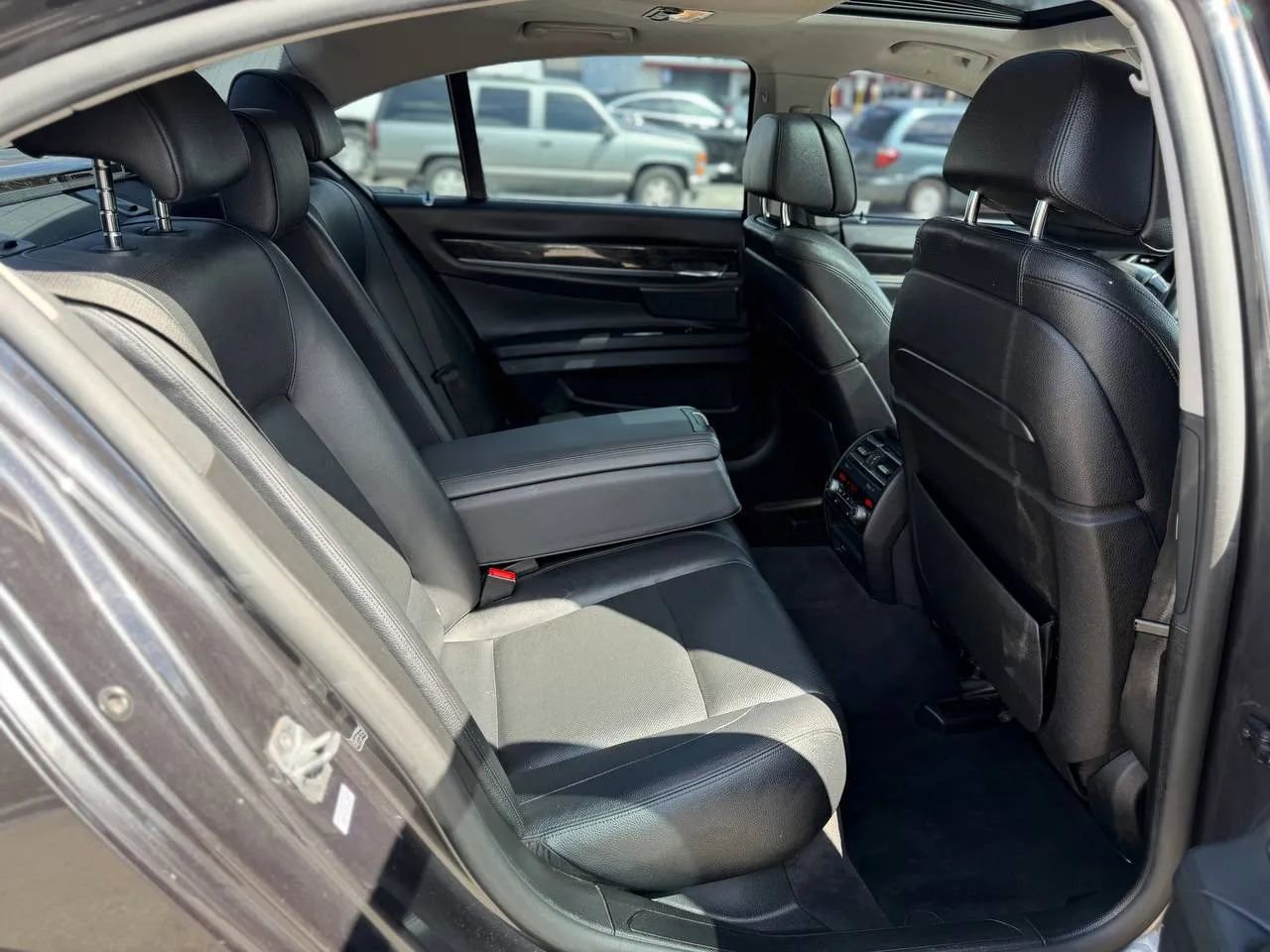 Used 2014 BMW 740i image 30