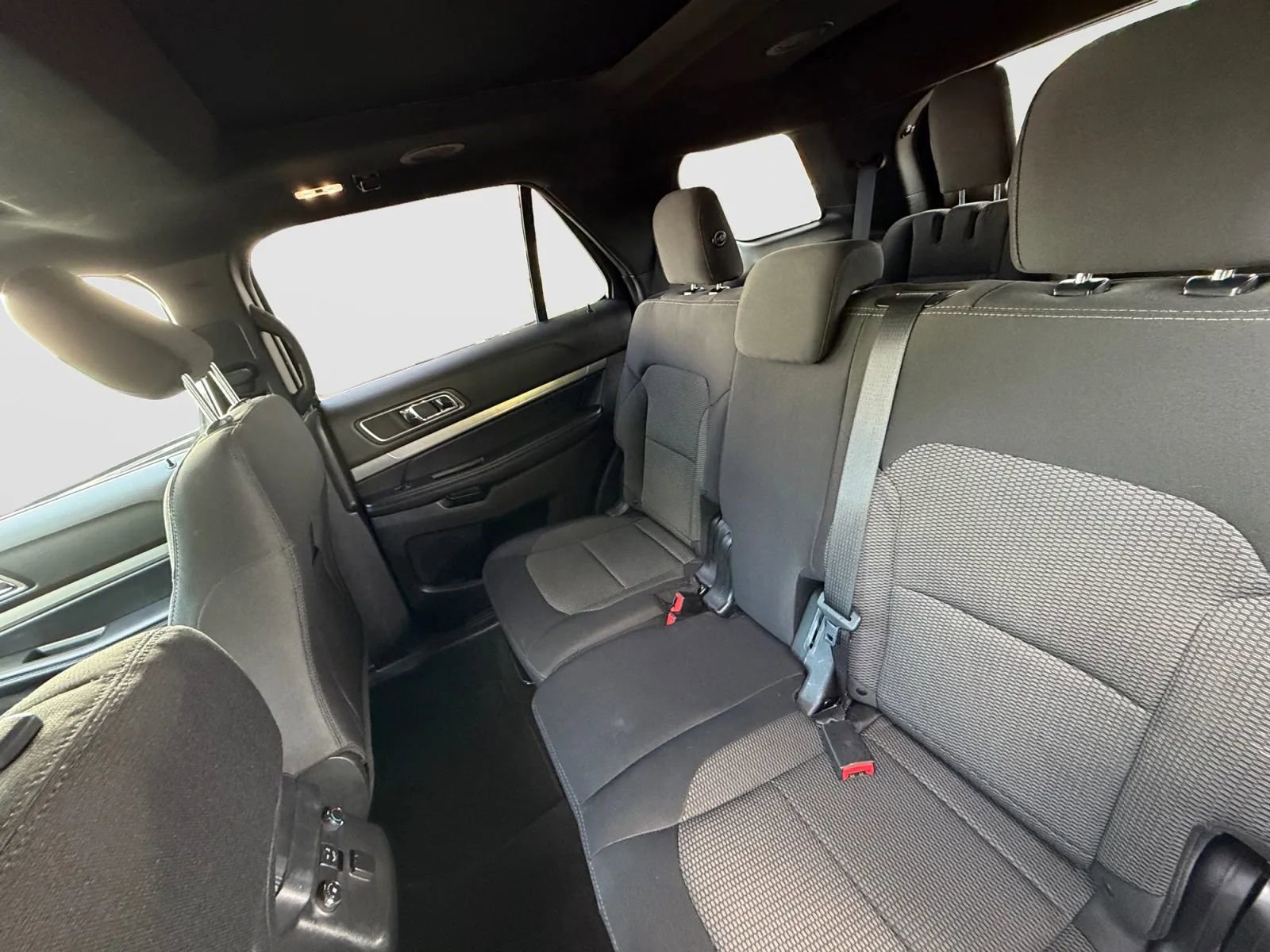 Used 2019 Ford Explorer XLT w/ Equipment Group 201A AWD/4WD image 15