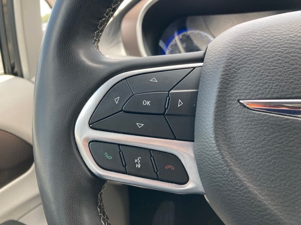 Used 2023 Chrysler Voyager LX FWD image 14