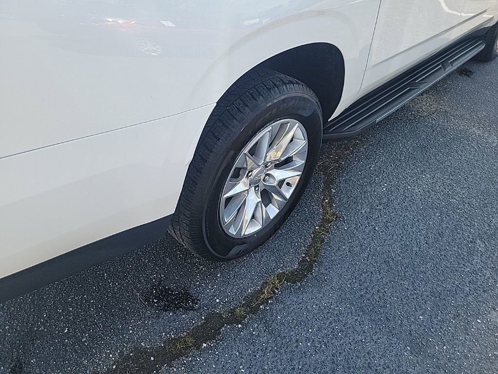 Used 2023 Chevrolet Suburban Premier image 19