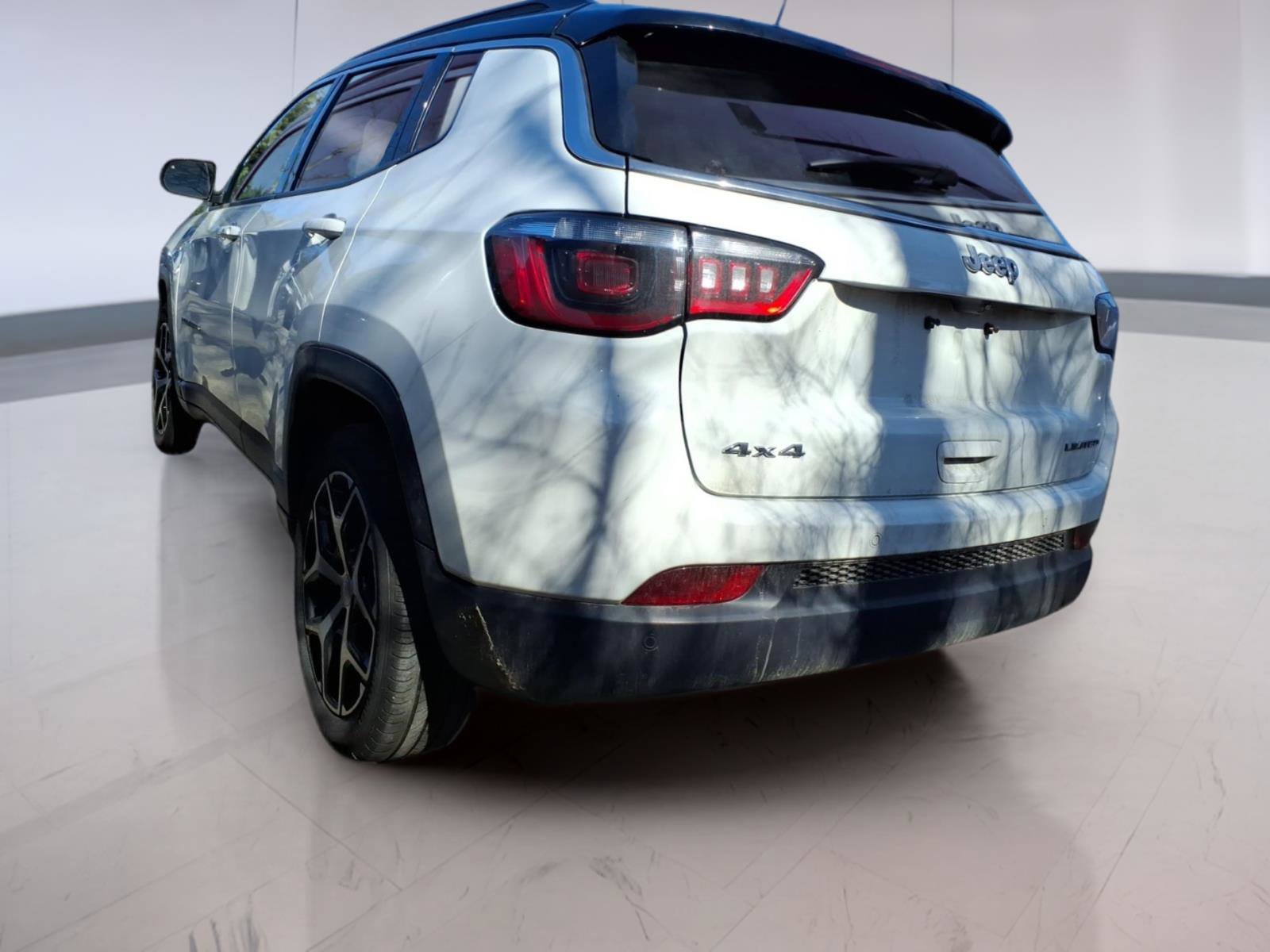 Used 2024 Jeep Compass Limited image 3