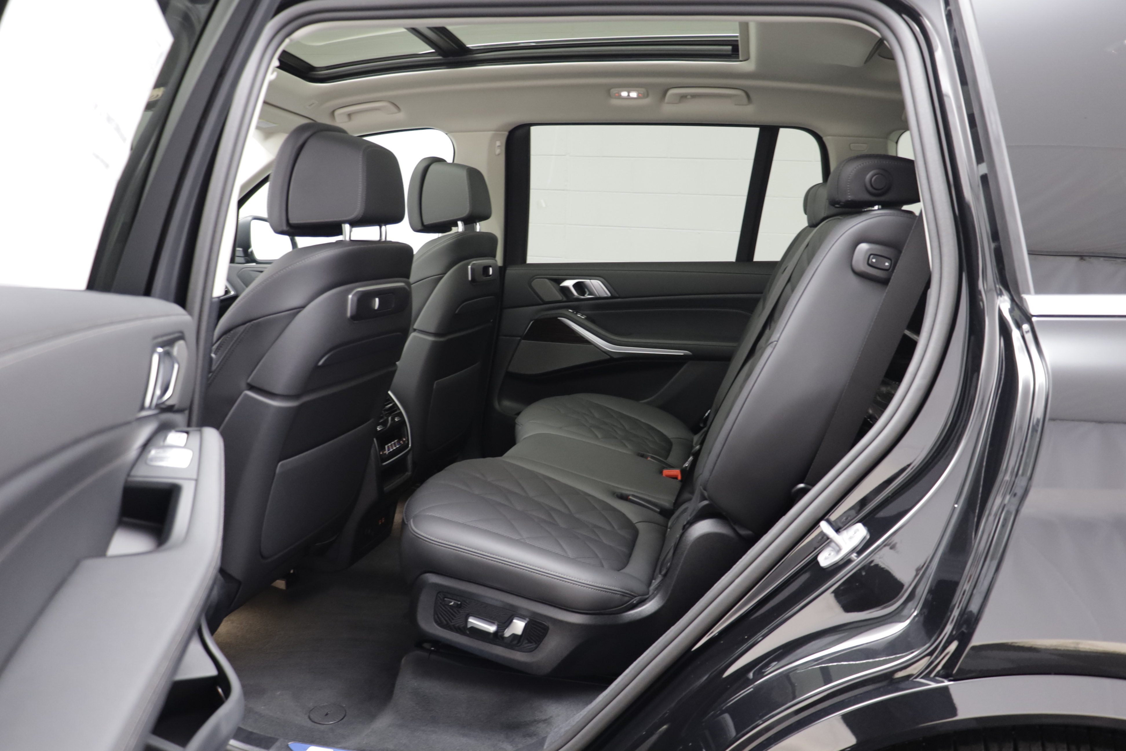 New 2027 BMW X7 xDrive40i w/ Premium Package AWD/4WD image 14