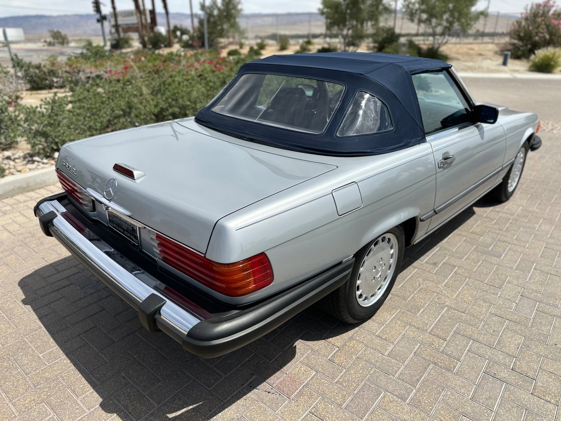 Used 1988 Mercedes-Benz 560 SL image 10