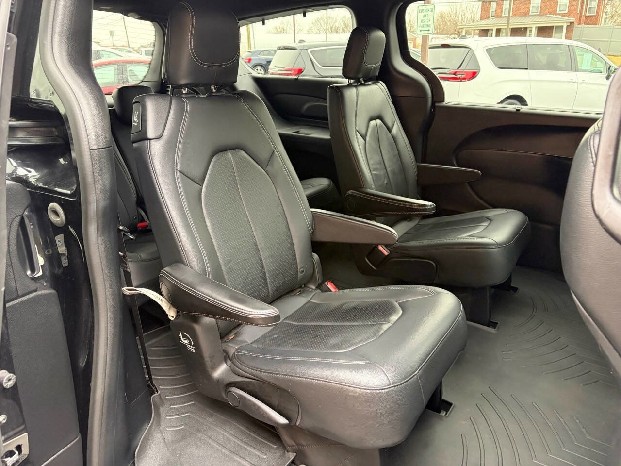 Used 2019 Chrysler Pacifica Touring-L w/ Advanced Safetytec Group FWD image 11