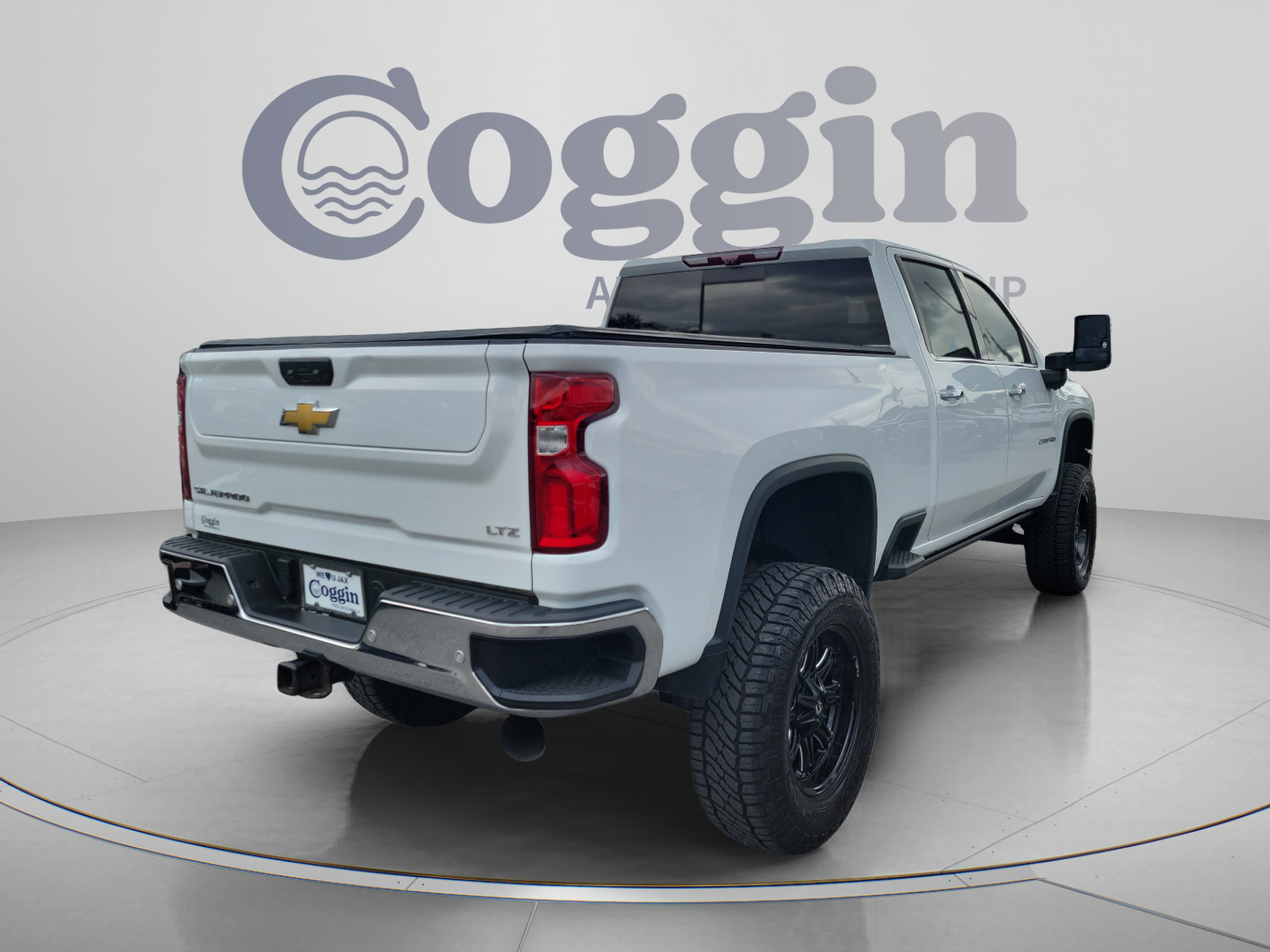 Used 2023 Chevrolet Silverado 2500 LTZ w/ LTZ Premium Package AWD/4WD image 3