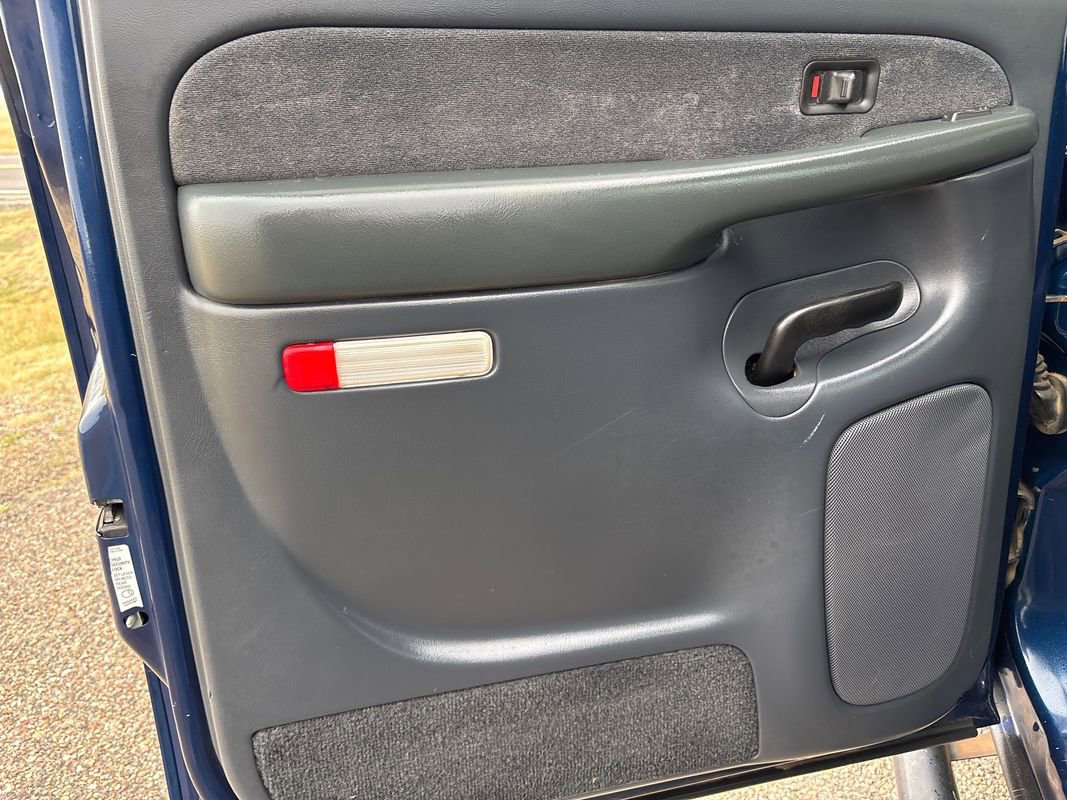 Used 2001 Chevrolet Silverado 2500 LS image 14