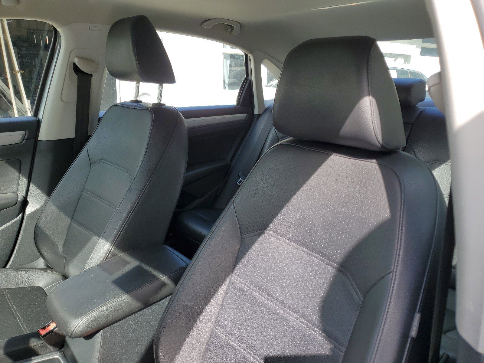 Used 2019 Volkswagen Passat 2.0T Wolfsburg image 18